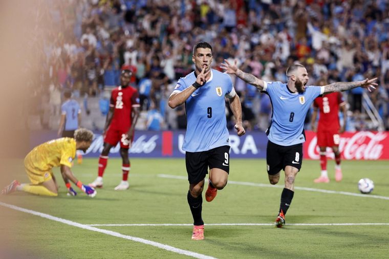 Luis Suárez celebra su gol en Uruguay. Foto: EFE