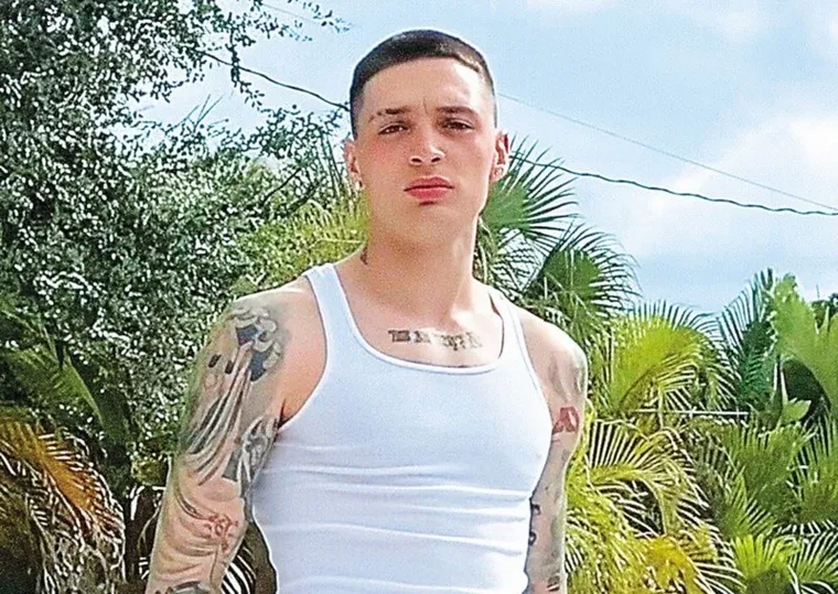 Peso Pluma sorprendió al mostrarse calvo. Peso Pluma sorprendió al mostrarse calvo.