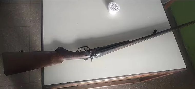 Un menor de 12 años manipulaba un arma en su casa cuando le disparó a su amigo Foto: NA