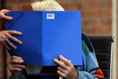 Foto: REUTERS. Josef S, quien tenía 21 años cuando comenzó a trabajar como guardia en el campo de exterminio de Sachsenhausen en 1942, compareció este jueves en la corte.