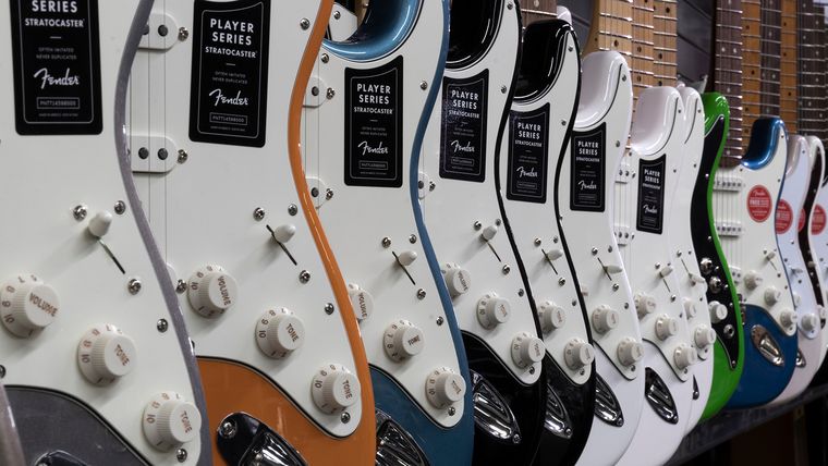 Guitarras de colección, bajos Fender y micrófonos Shure estarán en la subasta de ARCA en septiembre en Mendoza (imagen ilustrativa).