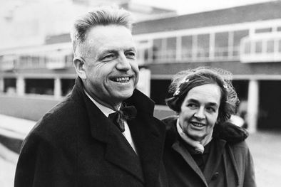 MDZol | Dr. Alfred Kinsey y su esposa Clara a finales de la década de 1940. Foto: GETTY IMAGES