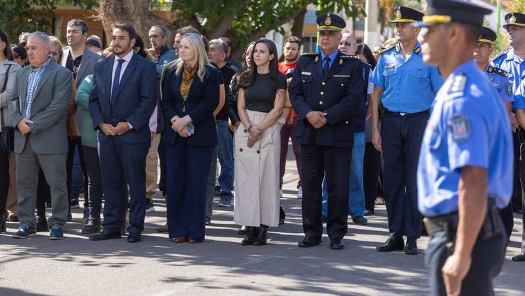 La vicegobernadora Hebe Casado, la ministra de Seguridad y Justicia, Mercedes Rus, y el intendente de La Paz, Fernando Ubieta, encabezaron el homenaje en La Paz. La vicegobernadora Hebe Casado, la ministra de Seguridad y Justicia, Mercedes Rus, y el intendente de La Paz, Fernando Ubieta, encabezaron el homenaje en La Paz.