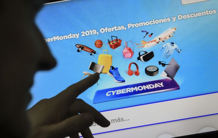 Phishing, smishing y falsos marketplaces son las trampas más comunes en el Cyber Monday. Phishing, smishing y falsos marketplaces son las trampas más comunes en el Cyber Monday.