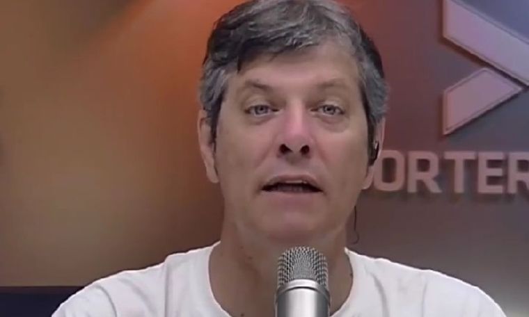 El conductor respondió de manera polémica a las consultas de los cronistas.