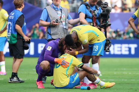 Neymar, devastado tras la eliminación de Brasil ante Noruega. Neymar, devastado tras la eliminación de Brasil ante Noruega.
