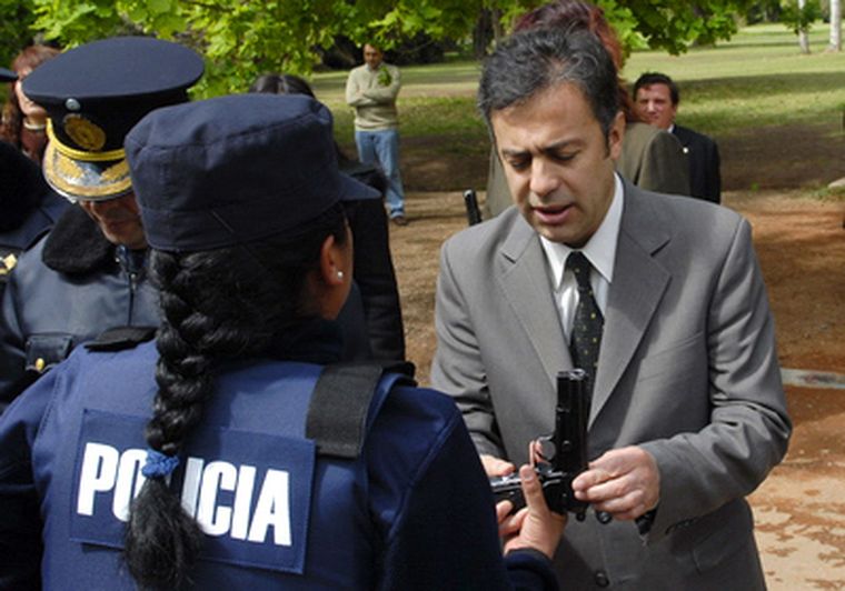 Cornejo habló de política en una entrega de armas. Foto: Gonzalo Bravo / MDZ