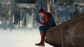 Peter Parker sorprendió a todos al lucir un moderno teléfono de Samsung en el tráiler de Spider-Man: Brand New Day. Peter Parker sorprendió a todos al lucir un moderno teléfono de Samsung en el tráiler de Spider-Man: Brand New Day.