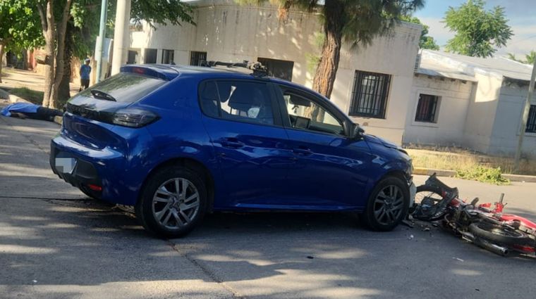 La escena del accidente en el cruce de Alvear y Reconquista, en Godoy Cruz.&nbsp;