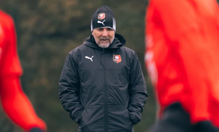 El polémico Jorge Sampaoli viene de mal en peor: no llegó a cumplir tres meses como DT de Rennes. Foto: @staderennais