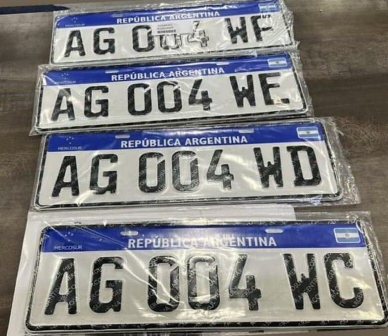 Desde hace meses faltan patentes metálicas y el Gobierno extendió la vigencia de las patentes provisorias, pero éstas tiene vigencia sólo dentro del territorio nacional. Foto: X (Twitter)