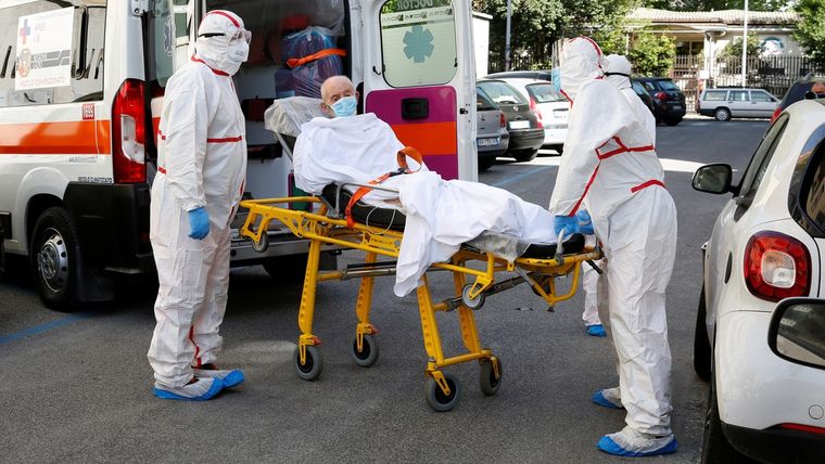 Operativo internación Cuando hay un caso positivo, el sistema de Salud debería intervenir inmediatamente. Debería.