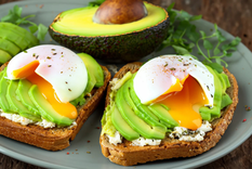 Energía pura: receta de tostada con huevo poché y palta para arrancar el día.