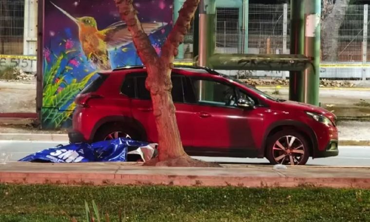 El niño viajaba con su padre argentino cuando delincuentes les robaron el vehículo. Ahora la familia busca reunirse para despedirlo en Chile.