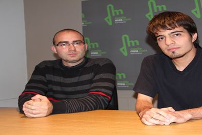 MDZol | Nacho Campi y Juan Pelayes en la redacción del diario. Foto: Maggie Ojcius/Mediamza.com
