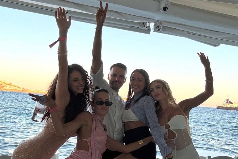 Las imágenes de Emanuele Buttini, acusado por formar parte de la red de prostitución, muestran grandes fiestas y figuras del deporte.