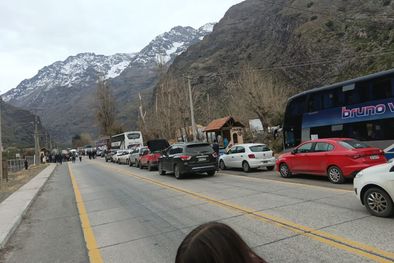 MDZol | Mendocinos quedaron varados del lado chileno antes del cierre de la frontera Foto: Gentileza