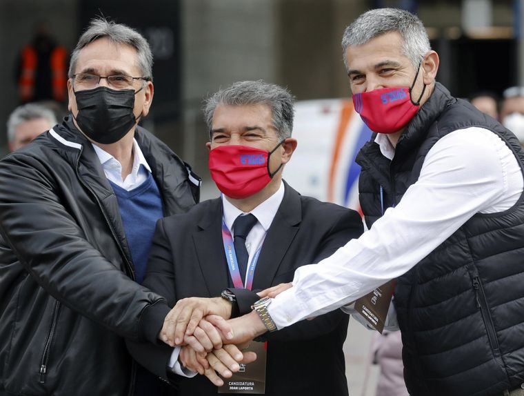Laporta junto a Valero Rivera y Enric Masip, símbolos del balonmano Blaugrana. Foto: EFE