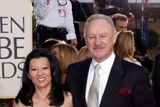 Gene Hackman, Betsy Arakawa y la mascota que tenían fueron encontrados muertos el pasado miércoles 26 a la tarde. Foto: X @OscarSa17220243.