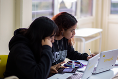 El Gobierno de la Ciudad Autónoma de Buenos Aires (CABA) redujo la cantidad de faltas permitidas en las escuelas secundarias. Foto: Educación BA