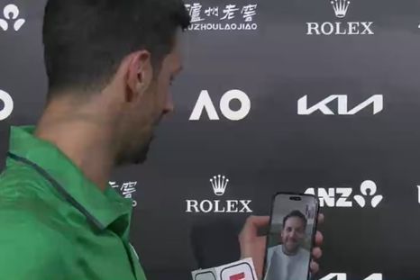 El serbio y el argentino compartieron un momento cargado de afecto tras la clasificación de Djokovic a la final en Melbourne. El serbio y el argentino compartieron un momento cargado de afecto tras la clasificación de Djokovic a la final en Melbourne.