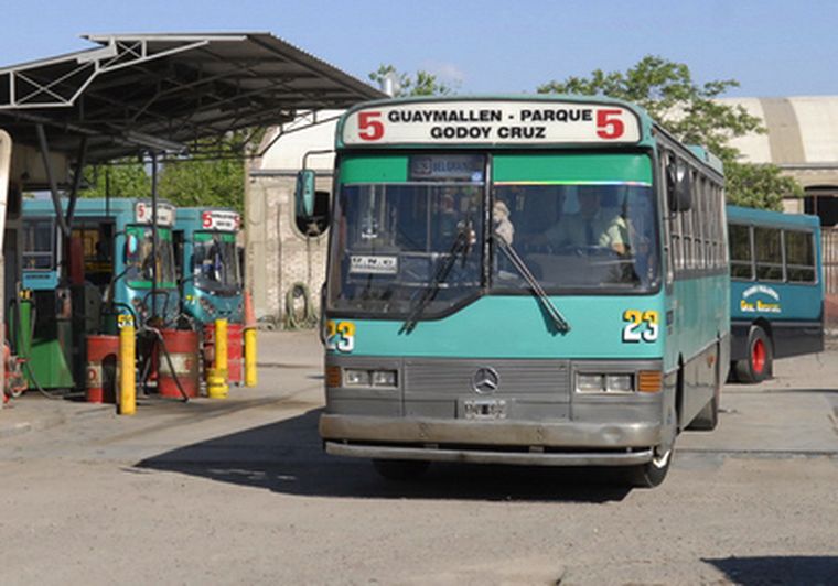 Los micros reducirán su recorrido el 1 de enero. Foto: MDZ
