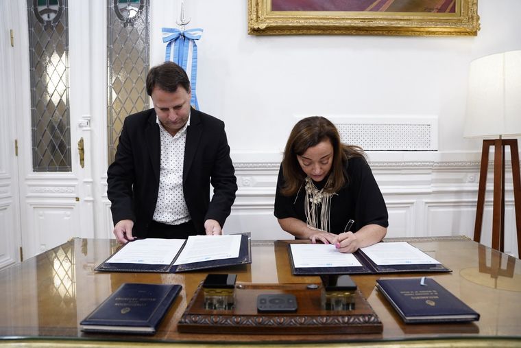 Cecilia Moreau encabezó la firma de un acuerdo con el Incaa este miércoles. Foto: Diputados.