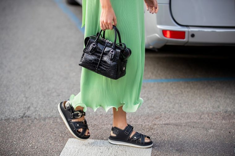 Las sandalias bajas serán nuestra mejor inversión para el verano Foto: InStyle