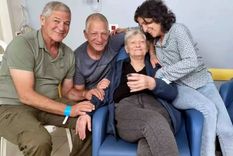 Una de las mujeres israelíes liberadas por Hamás. Foto: Efe.