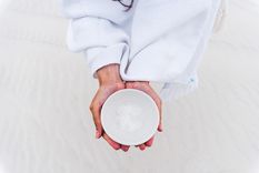 La cura de sal es uno de los “remedios” más utilizados en Feng Shui. Foto: Unsplash.