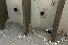 Una vez más los violentos destrozaron los baños del Malvinas. Foto: Captura Video Una vez más los violentos destrozaron los baños del Malvinas. Foto: Captura Video
