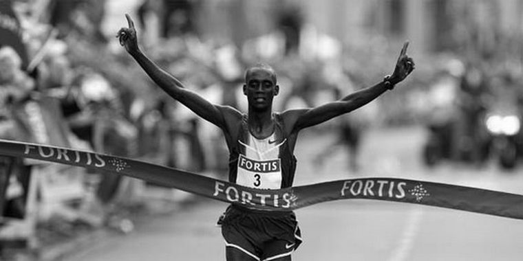 El keniano Martin Lel, de 29 años, conseguía su tercera victoria en cuatro años en el maratón de Londres. Foto: Archivo