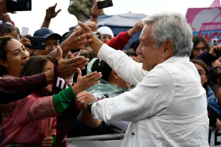 Andrés Manuel López Obrador, tiene una popularidad cercana al 60% tras casi seis años de gobierno. Foto: AFP