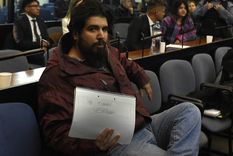 Me tienen secuestrado, el mensaje que escribió Fernando Sabag Montiel en el inicio del juicio en su contra por el intento de asesinato de Cristina Fernández de Kirchner. Foto: Juan Mateo Aberastain/MDZ