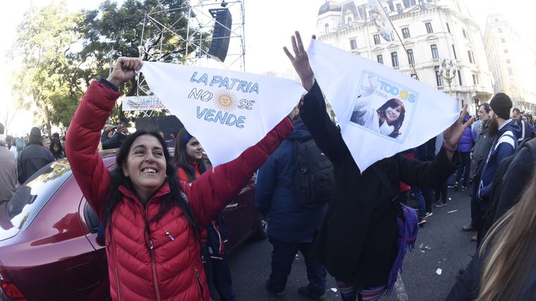 Los militantes se concentraron en Plaza de Mayo para escuchar a Cristina Kirchner. Los militantes se concentraron en Plaza de Mayo para escuchar a Cristina Kirchner.
