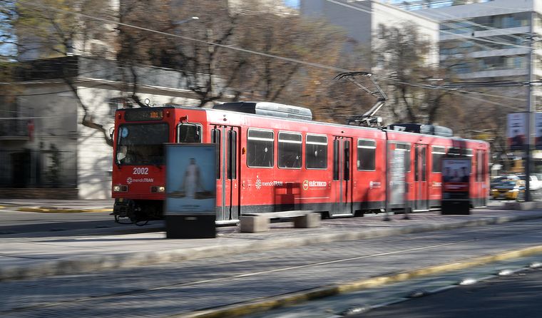 metrotranvia en movimiento (2).JPG