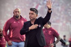 Un día después de la muerte de su padre, Gallardo estuvo presente en el Monumental. Foto: Fotobaires