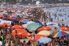 La eficacia de las vacunas puede peligrar si hay un contacto masivo entre población vacunada e infectados por la variante de Manaos, según los expertos. Foto: REUTERS