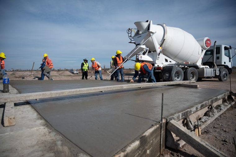 Actualmente, están pavimentando una rotonda estratégica. Actualmente, están pavimentando una rotonda estratégica.
