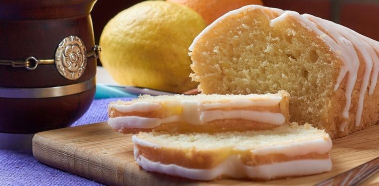 Disfruta este exquisito budín de limón en tus meriendas.