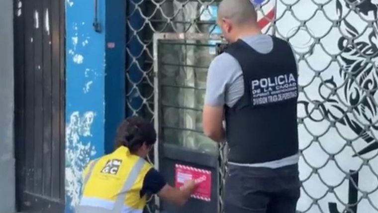 El operativo tuvo lugar en un local ubicado sobre la avenida Juan Bautista Alberdi al 4300.