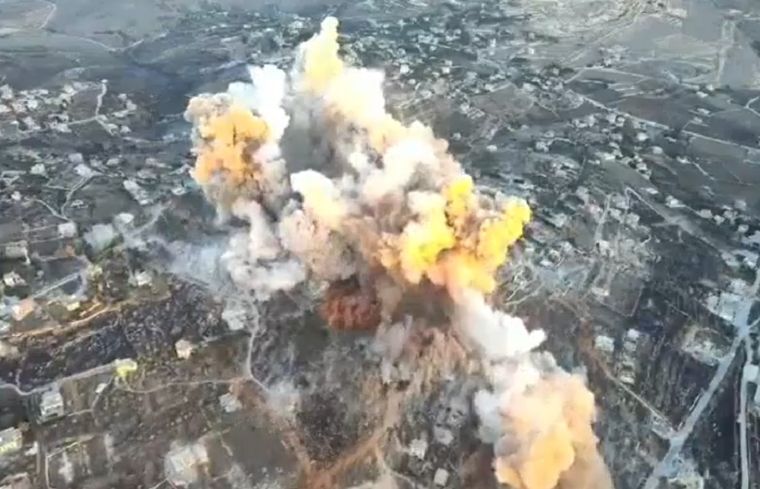 Vista aérea de la impactante explosión Foto: Captura de video