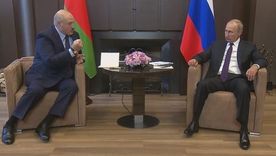 Alexander Lukashenko (izquierda) y Vladimir Putin se reunieron este lunes en la ciudad rusa de Sochi, en el mar Negro. Foto: BBC