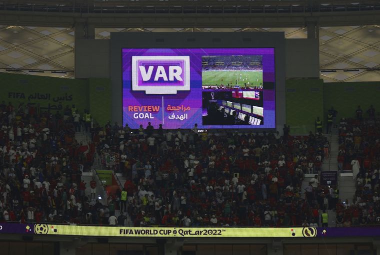 Se deberán explicar las decisiones arbitrales del VAR a los simpatizantes. Foto: Noticias Argentinas