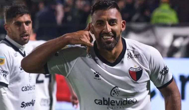 El delantero continuará su carrera en Primera.