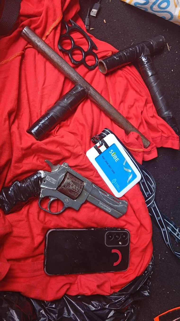 Los elementos secuestrados a los menores. Los elementos secuestrados a los menores.