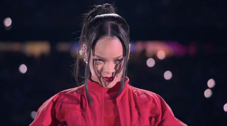 Rihanna actuó en el Superbowl.