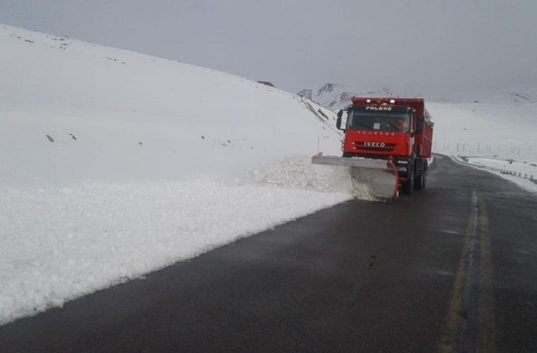 El Pehuenche se encontraba cerrado tras un fuerte temporal de nieve Foto: Gentileza Vialidad Nacional.