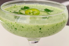 Receta deliciosa de sopa fría de pepinos