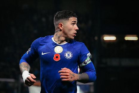 Enzo Fernández enfrenta críticas internas en Chelsea en plena crisis deportiva. Enzo Fernández enfrenta críticas internas en Chelsea en plena crisis deportiva.